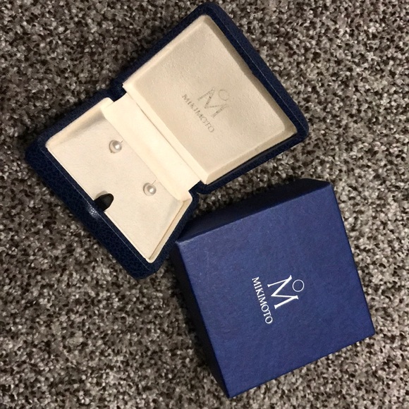 MIKIMOTO Stud Earrings in Yellow Gold - Picture 7 of 7